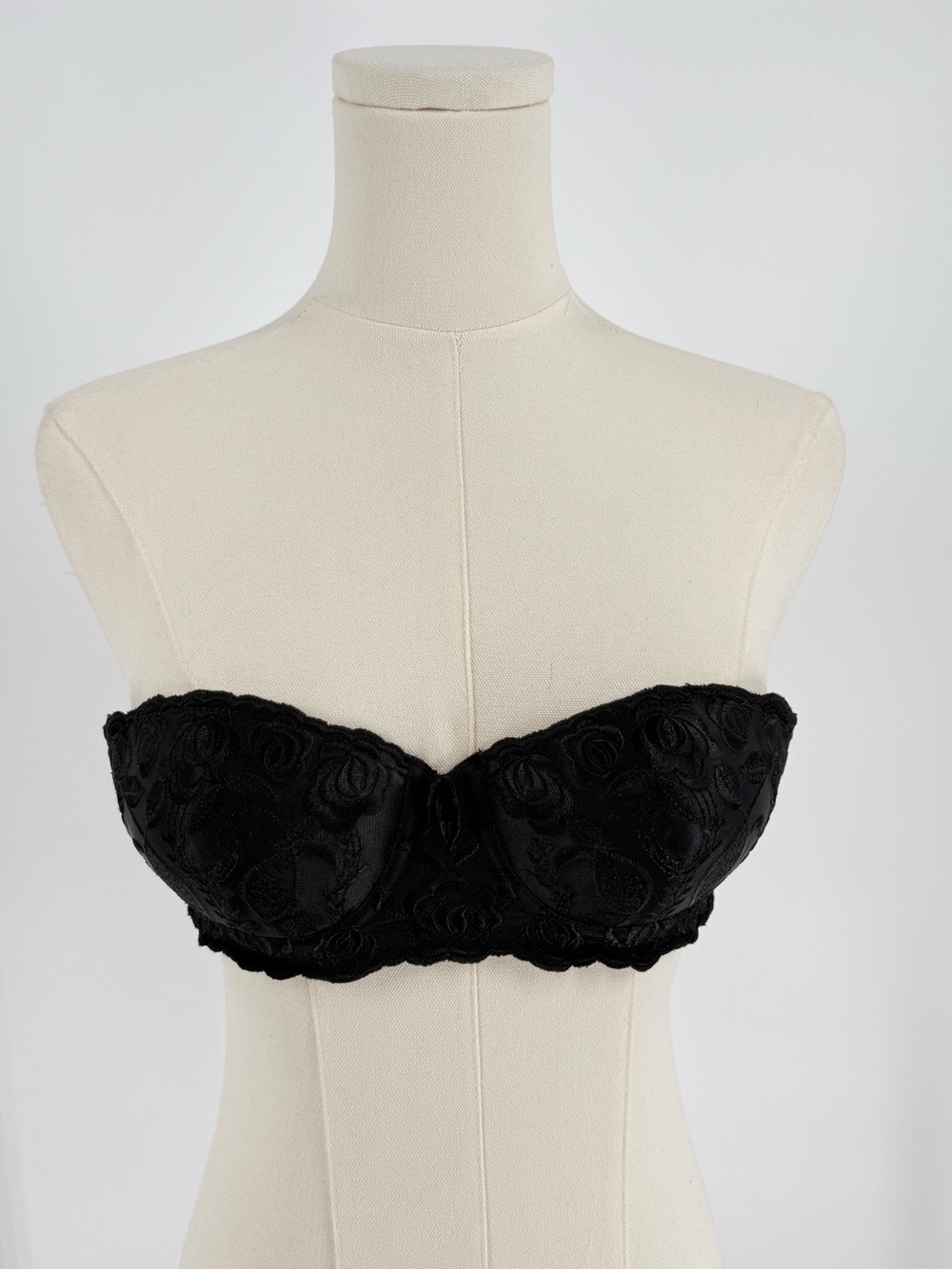 Maidenform Black Lace Strapless Bandeau